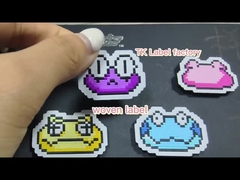 Niestandardowe, składane etykiety odzieżowe o wysokiej gęstości, tkane z wykorzystaniem techniki krawędzi