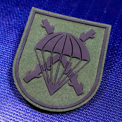 Plastry odzieżowe Etykiety drukowane na ekranie Taśma welcro silikonowa na plastry do kurtek