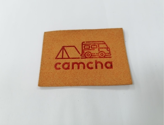 Pantone Color Microfiber Suede PU Wytłaczane skórzane naszywki do przyszycia odzieży