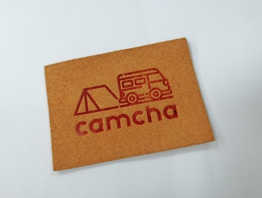 Pantone Color Microfiber Suede PU Wytłaczane skórzane naszywki do przyszycia odzieży