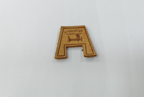 Szyte na odzieży Skórzane naszywki Wytłaczane logo na odzież