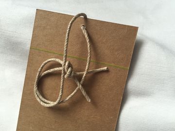 3 kolory brązowy papier Kraft Hang Tag, 3mm bawełna / Linen Cord Niestandardowe Garment Hang Tagi