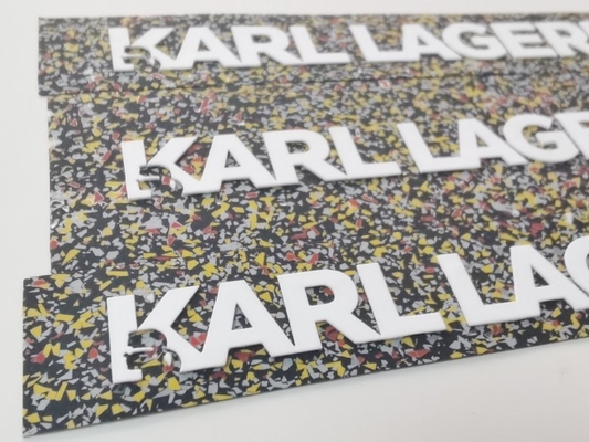 Kolorowa silikonowa etykieta termotransferowa Pantone wykonana z materiału nadającego się do recyklingu