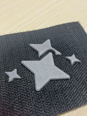Fabryczne żelazo na niestandardowe 3D Tpu Badge Embossed TPU Patches dla ubrań Niestandardowa etykieta