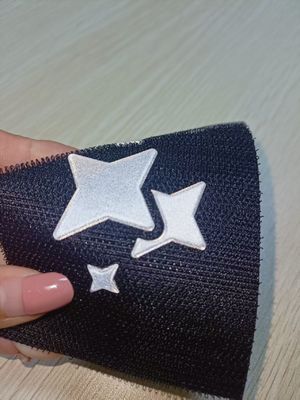 Fabryczne żelazo na niestandardowe 3D Tpu Badge Embossed TPU Patches dla ubrań Niestandardowa etykieta
