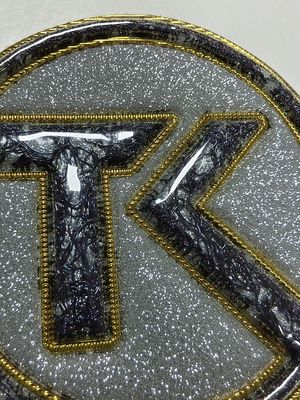 Purpurowy projekt Transfer ciepła Niestandardowe kolory tęczy Efekt holograficzny Metalowe miękkie płatki TPU na dżinsy