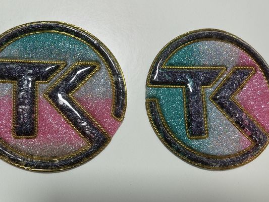 Purpurowy projekt Transfer ciepła Niestandardowe kolory tęczy Efekt holograficzny Metalowe miękkie płatki TPU na dżinsy