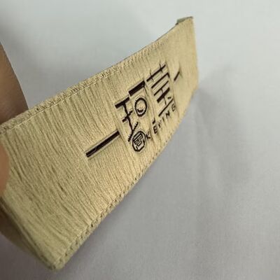 Niestandardowe etykiety z tkaniny do odzieży, etykiety odzieżowe wysokiej jakości, etykiety marek mody spersonalizowane