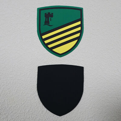 Niestandardowe etykiety drukowane na ekranie silikonowym wodoodporne trwałe etykiety logo dla odzieży sportowej i mundurów