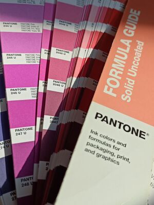 Spersonalizowana metka wisząca Nowy design Niska cena Akcesoria odzieżowe Metka wisząca do odzieży