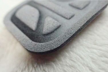 Szara, miękka, przyjazna dla środowiska etykieta z mikrofibry, logo wysokiej jakości odzieży Costom