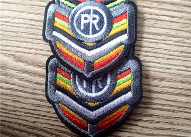 Trwałe kolorowe haftowane naszywki z logo marki do odzieży