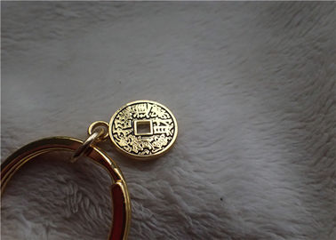 Breloczek w stylu chińskim z tłuszczu ceramicznego Baby Gold wlewki w czerwonym płaszczu