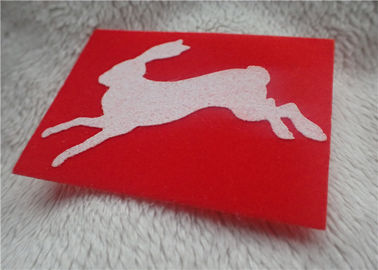 Krótkie pluszowe monochromatyczne logo Flokowanie ciepła dla odzieży Jasny czerwony kolor
