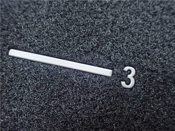 Ekologiczna naszywka z haftem i logo w kolorze szarym, na rzep, z niestandardowym logo TPU