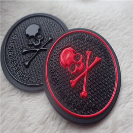 Fajny męski płaszcz Skull Logo Eye-Catching Niestandardowa naszywka TPU dla modnej marki