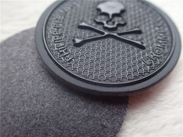 Fajny męski płaszcz Skull Logo Eye-Catching Niestandardowa naszywka TPU dla modnej marki