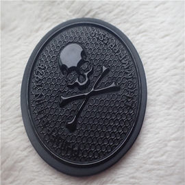 Fajny męski płaszcz Skull Logo Eye-Catching Niestandardowa naszywka TPU dla modnej marki