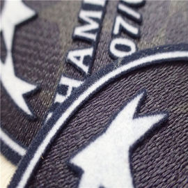 Okrągłe naszywki na odzież niestandardową Miękkie przenikanie ciepła Tatami uciekające z logo mistrza