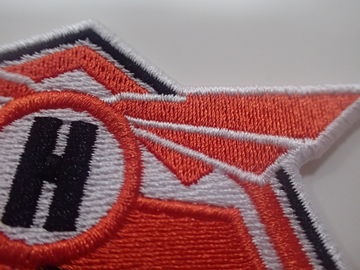 Kształt półkola Niestandardowe haftowane naszywki Wykończenie laserem Podstawa