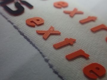 Normalny tusz etykiet odzieżowych o wysokiej gęstości przenoszenia ciepła Dostosowany kształt