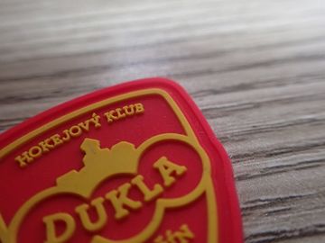 Ręcznie robione zmywalne gumowe naszywki z logo Szyte w stylu Nietoksyczne