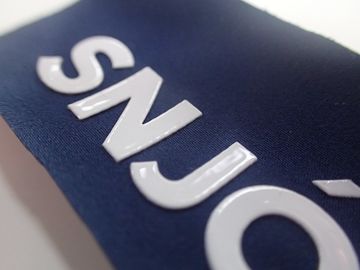 Niestandardowe logo Silicon Etykiety odzieżowe do przenoszenia bagażu na bagaż