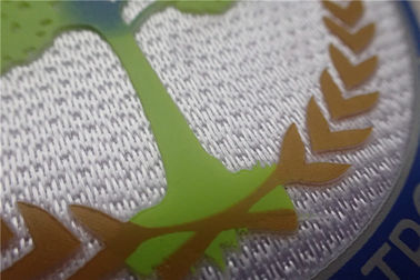 Modne naszywki z materiału Tatami Aaterial, z kolorowym logo 3D na naszywkach