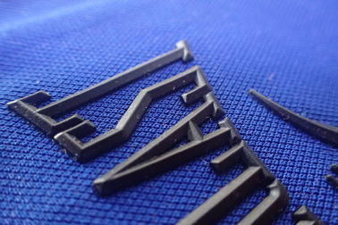 Naszywki z logo 3D do przenoszenia ciepła do odzieży Trwały kolor Pantone