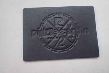 Producent Niestandardowe logo Logo Wytłaczane skórzane naszywki na torebkę, czapkę / odzież