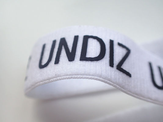 Drukowane silikonowe logo na elastycznej taśmie na zamówienie