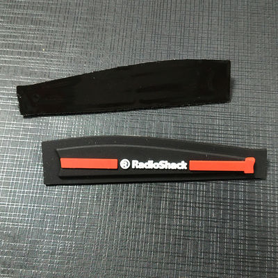 Niestandardowe metki odzieżowe T Shirt Logo 3D Plastikowa silikonowa odznaka na odzież