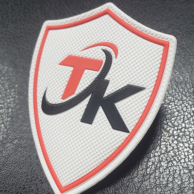 Niestandardowa drukowana wytłoczona naszywka Miękka 3D Tpu Guma termotransferowa do logo tkaniny