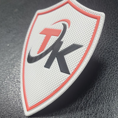 Niestandardowa drukowana wytłoczona naszywka Miękka 3D Tpu Guma termotransferowa do logo tkaniny