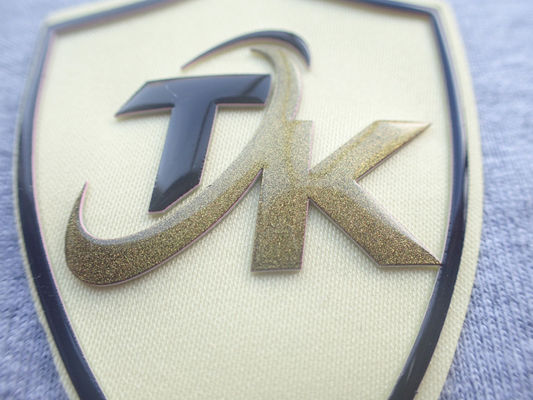 Ekologiczne, niestandardowe, tkane naszywki do sitodruku z silikonowym logo