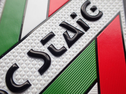 OEM Niestandardowe wytłoczone logo 3D Miękkie naszywki z TPU na ubrania