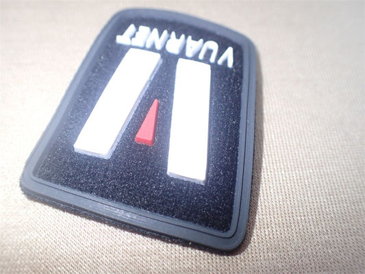 Etykieta odzieży OEM 3D Micro Injection Badge Niestandardowe logo na włóknie