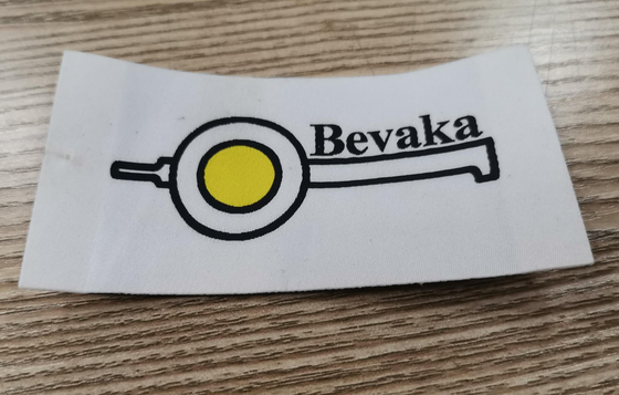 T Shirt Zmywalne tkane etykiety na ubrania Przycinanie krajki do odzieży