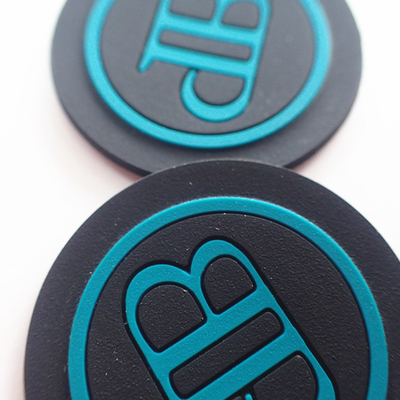 Logo 3D PVC Podniesiona zielona czcionka Niestandardowe naszywki z logo na ubrania