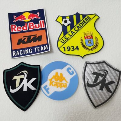 Ekologiczny logo wygrawerowane silikonowe 3D miękkie plasterki odznaka Custom Patch silikonowe plasterki do odzieży