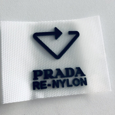 Efekt 3D Ekologiczna etykieta silikonowa do przenoszenia ciepła Kolor Pantone do odzieży