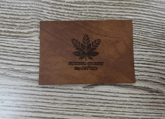 Naszywane naszywki Skórzane naszywki z PU Etykiety odzieżowe Wytłaczane logo